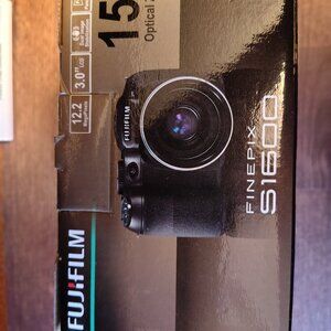 FujiFilm FinePix S1600 Digital Camera